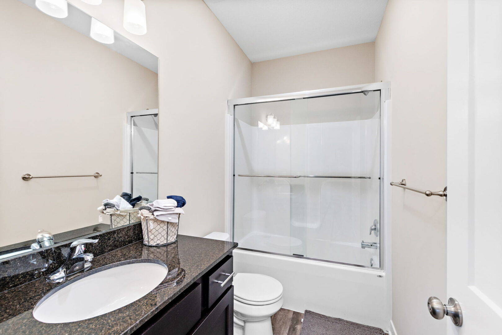 A bathroom with a sink, toilet and tub.